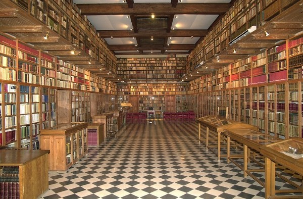 Biblioteca del Castell,  copyright Ajuntament de Peralada. Biblioteca del Castell,  copyright Ajuntament de Peralada.