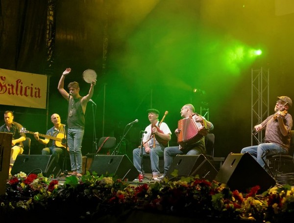 les Galiciens Banda das Crechas and Maija Kauhanen participent au Celtic Connections Festival de Glasgow. Copyright DR les Galiciens Banda das Crechas and Maija Kauhanen participent au Celtic Connections Festival de Glasgow. Copyright DR