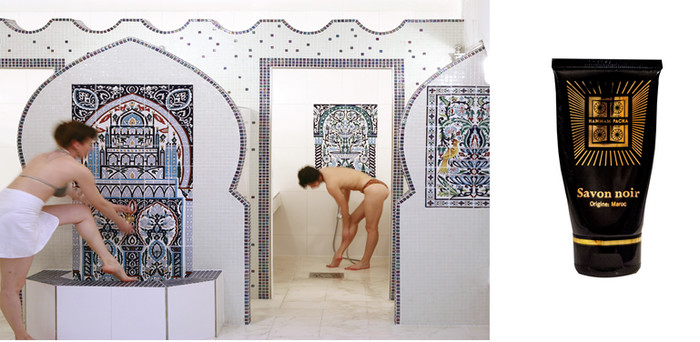 Dans la grande salle tiède se trouvent la cabines ouvertes pour douche et gommage;.@ Hamman Pacha/Lindigomag Dans la grande salle tiède se trouvent la cabines ouvertes pour douche et gommage;.@ Hamman Pacha/Lindigomag
