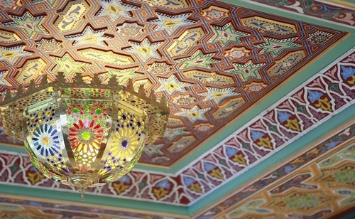 La décoration évoque une tradition marocaine chaleureuse et raffinée. @ Hamman Pacha/Lindigomag La décoration évoque une tradition marocaine chaleureuse et raffinée. @ Hamman Pacha/Lindigomag