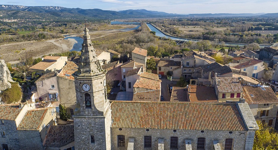 Vue aérienne du petit village de Mallemort de Provence. @ OT Provence Vue aérienne du petit village de Mallemort de Provence. @ OT Provence