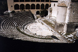 théâtre romain de Spoleto théâtre romain de Spoleto