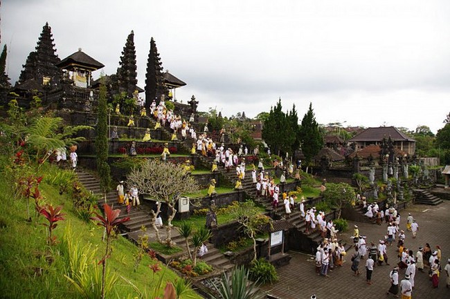 L’Indonésie est ainsi le quatrième pays le plus peuplé au monde avec plus de 750 langues parlées différentes.  @ O.T. Wonderfull Indonesia