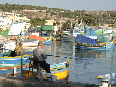 Pêcheurs  au port de Marsaxlokk