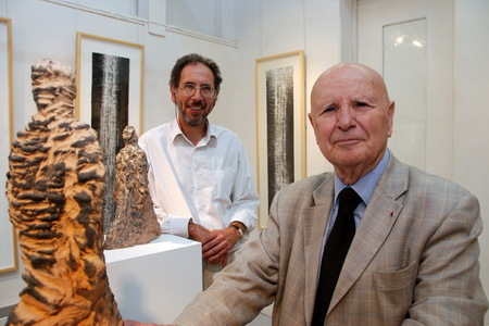 Jean Anguera et Salah Stétié à la galerie Michèle Broutta (Photo David Raynal)