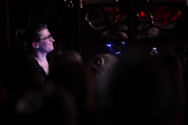 Artiste-interprète, chanteuse et pianiste, Marion Villaneau apporte tout son talent musical à la réussite de ce spectacle. ©Alexandre Marchi