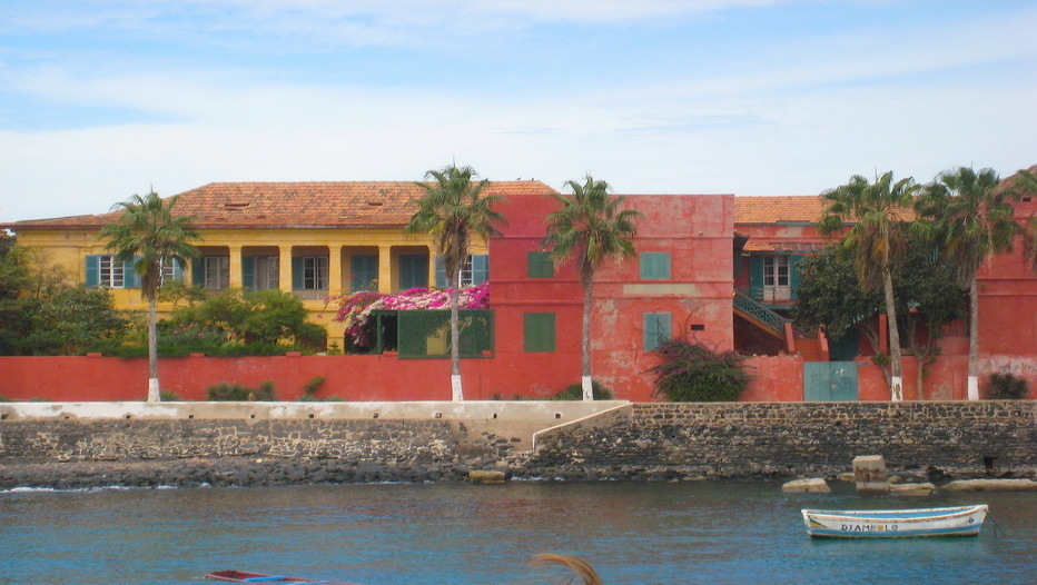 Vue à l'arrivée sur l'ïle de Gorée