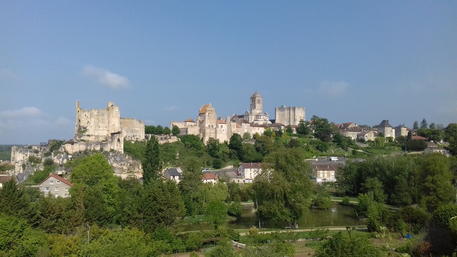 Étape incontournable d’un séjour dans la Vienne, Chauvigny n’est qu’à vingt minutes du Futuroscope et de Poitiers. @   CDT Comité Départemental du Tourisme, l'ATV/ACAP.