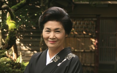 "Accueil traditionnel au Kincharyô, ancienne demeure de Kanazawa reconvertie en ryokan". "Accueil traditionnel au Kincharyô, ancienne demeure de Kanazawa reconvertie en ryokan".