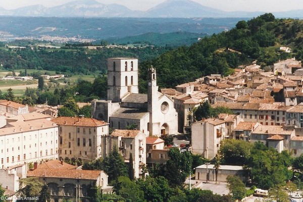 Plongée sur  Forcalquier et la richesse de son patrimoine. @TripAdvisor