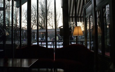 Regard sur la Place des Bastions