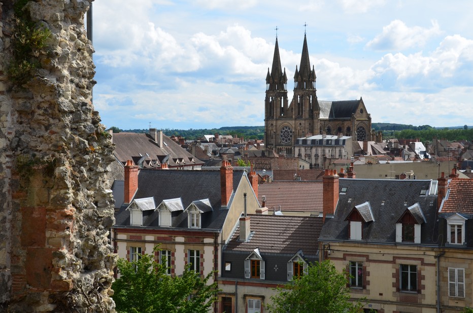 Plus connue sous le nom de Mal coiffée, l'ancienne tour du château doit son sobriquet à son toit dont la forme et les proportions sont peu usitées.@ David Raynal