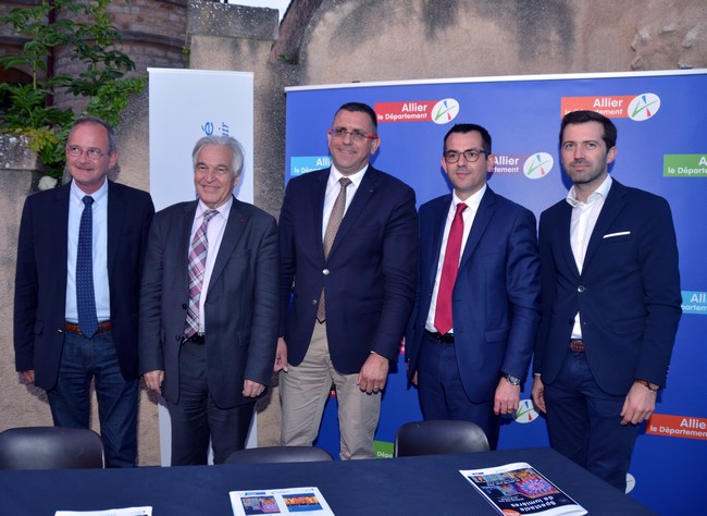 De gauche à droite : Jacques de Chabannes : conseiller départemental et président de la commission sur la valorisation des patrimoines bourbonnais.  Pierre-André Périssol : ancien ministre et président de Mougins Communauté Yannick Lucot : Conseiller régional  Claude Riboulet : président du Conseil départemental Jean-Sébastien Laloy : vice-président du Conseil départemental chargé de la culture et du patrimoine . @ David Raynal