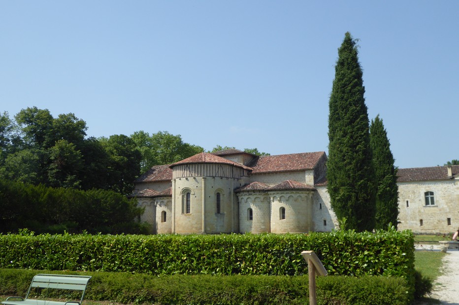 Le chevet de l'abbaye de Flaran vu du jardin de simples @ C.Gary Le chevet de l'abbaye de Flaran vu du jardin de simples @ C.Gary