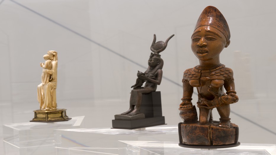 Exposition au musée Louvre Abu Dhabi : des thèmes universels et des influences communes entre les civilisations du monde entier.Grand Vestibule © Louvre Abu Dhabi - Photography Marc Domage Exposition au musée Louvre Abu Dhabi : des thèmes universels et des influences communes entre les civilisations du monde entier.Grand Vestibule © Louvre Abu Dhabi - Photography Marc Domage