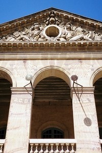 Cadran solaire de la cour d'honneur de l'hôtel des Invalides (crédit photo David Raynal)