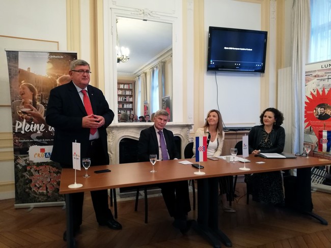 Les deux capitales européennes de la culture 2020 seront les villes de Rijeka en Croatie et de Galway en Irlande ! Ici le maire de Rijeka,  Vojko Obersnel, présente les festivités à la conférence de presse qui s'est tenue le 17 ocotobre à l'ambassade de Croatie à Paris  © David Raynal Les deux capitales européennes de la culture 2020 seront les villes de Rijeka en Croatie et de Galway en Irlande ! Ici le maire de Rijeka,  Vojko Obersnel, présente les festivités à la conférence de presse qui s'est tenue le 17 ocotobre à l'ambassade de Croatie à Paris  © David Raynal