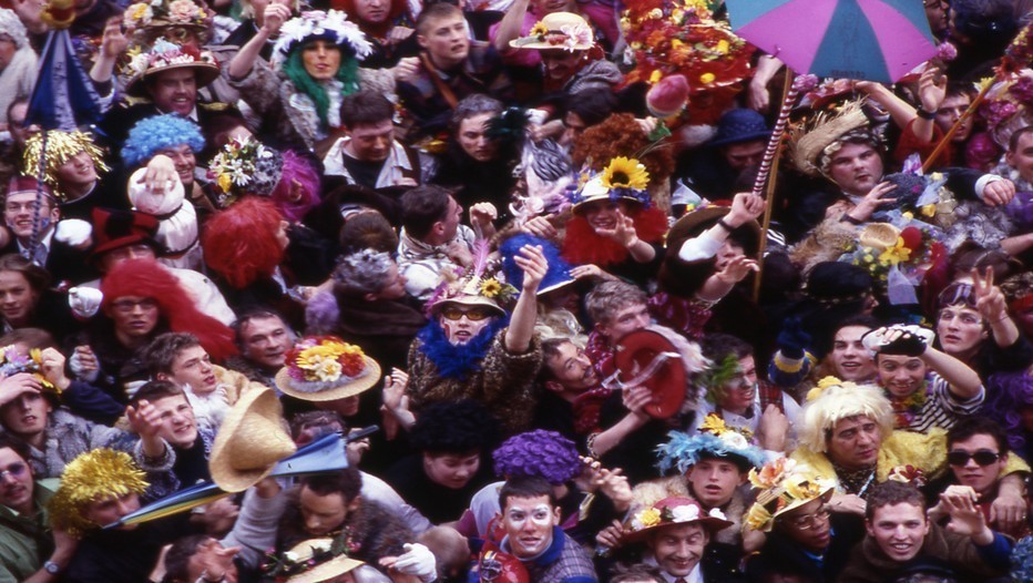 Lancé de harengs sur les carnavaleux Lancé de harengs sur les carnavaleux