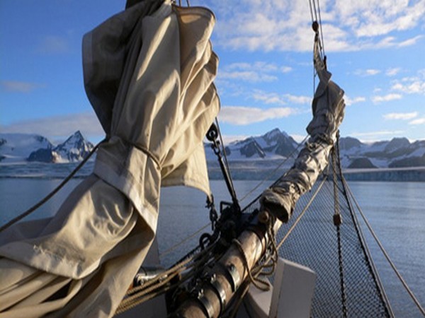 Gros chalutier sur la Mer de Barens (Norvège)