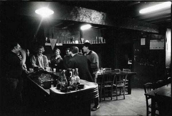 A Sardent, le bar où Claude Chabrol a tourné son premier film, Le Beau Serge @Pierre Josse. A Sardent, le bar où Claude Chabrol a tourné son premier film, Le Beau Serge @Pierre Josse.