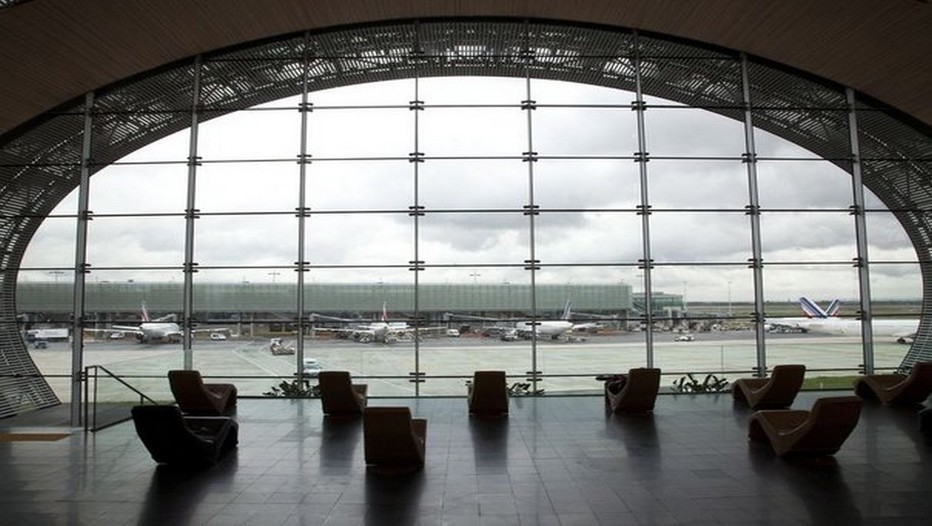 Vue du salon Terminal E à l'aéroport Roissy-Charles-de-Gaulle