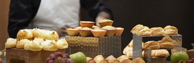 Les petits déjeuners pour les heureux hôtes qui séjournent dans cet hôtel cinq étoiles. @ Cinq Codet Les petits déjeuners pour les heureux hôtes qui séjournent dans cet hôtel cinq étoiles. @ Cinq Codet