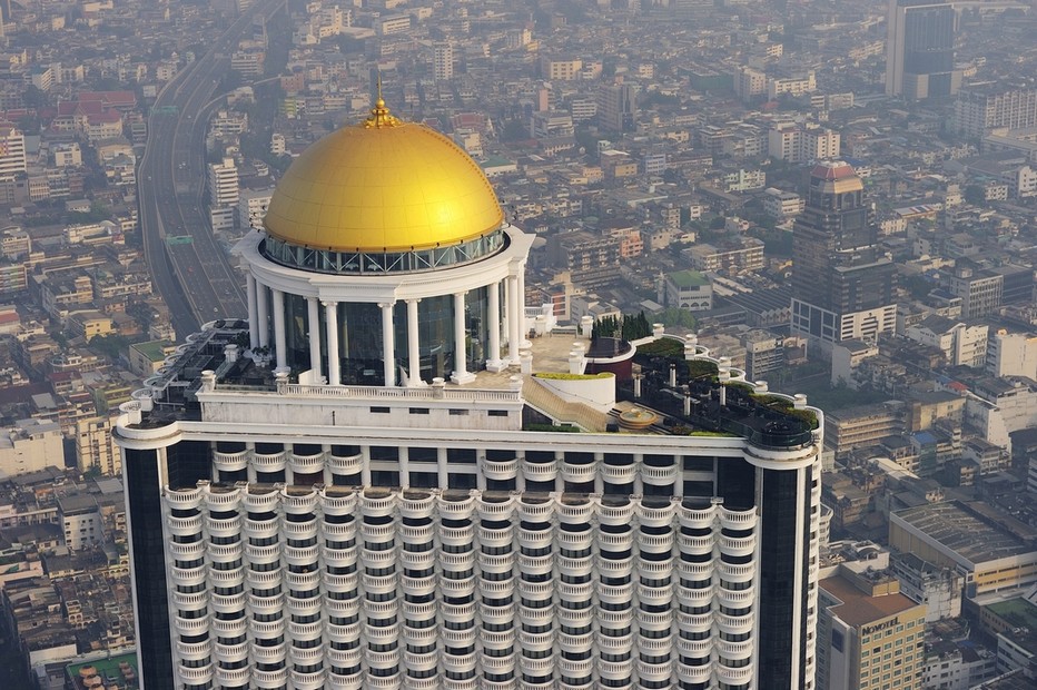Hôtel Lebua At State Tower - La première et seule destination verticale du monde Situé à proximité des temples et monuments les plus célèbres de la ville, le 5* Lebua At State Tower,@ FS Hôtel Lebua At State Tower - La première et seule destination verticale du monde Situé à proximité des temples et monuments les plus célèbres de la ville, le 5* Lebua At State Tower,@ FS