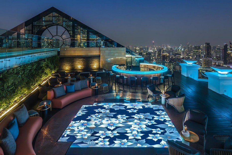 Au Sky Bar au 63ème étage, vous pourrez déguster de délicieux cocktails signature; @ Tripadvisor.com Au Sky Bar au 63ème étage, vous pourrez déguster de délicieux cocktails signature; @ Tripadvisor.com