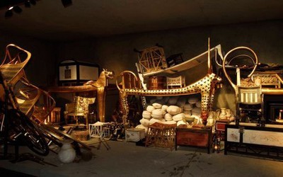 Reconstitution des nombreux objets qui ont accompagné le jeune Pharaon dans son tombeau Reconstitution des nombreux objets qui ont accompagné le jeune Pharaon dans son tombeau