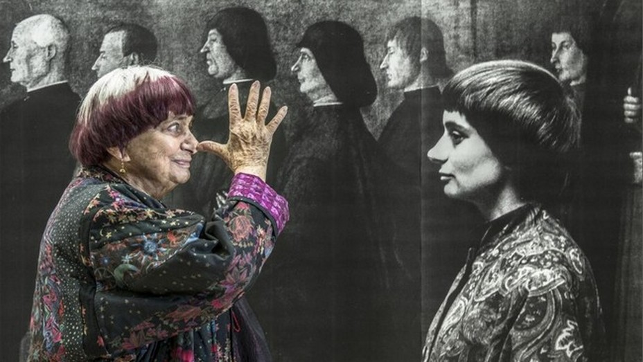 Agnès Varda au Palais Idéal du Facteur Cheval