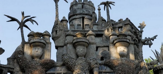 Agnès Varda au Palais Idéal du Facteur Cheval