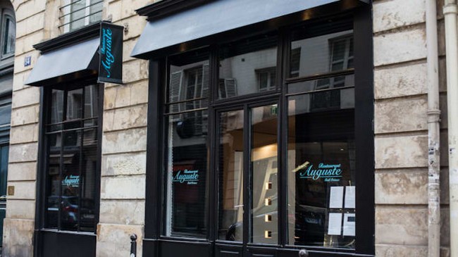 Devanture du Restaurant Auguste à Paris 7ème. @ DR