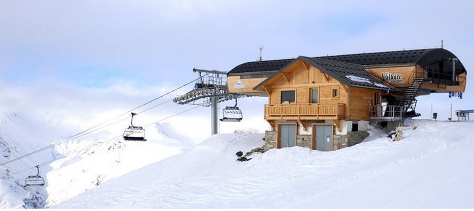 à 1500m d’altitude, les différents départs de télécabines de cette station de la Maurienne vous portent très vite au-dessus des 2000m.@ Richard Bayon à 1500m d’altitude, les différents départs de télécabines de cette station de la Maurienne vous portent très vite au-dessus des 2000m.@ Richard Bayon