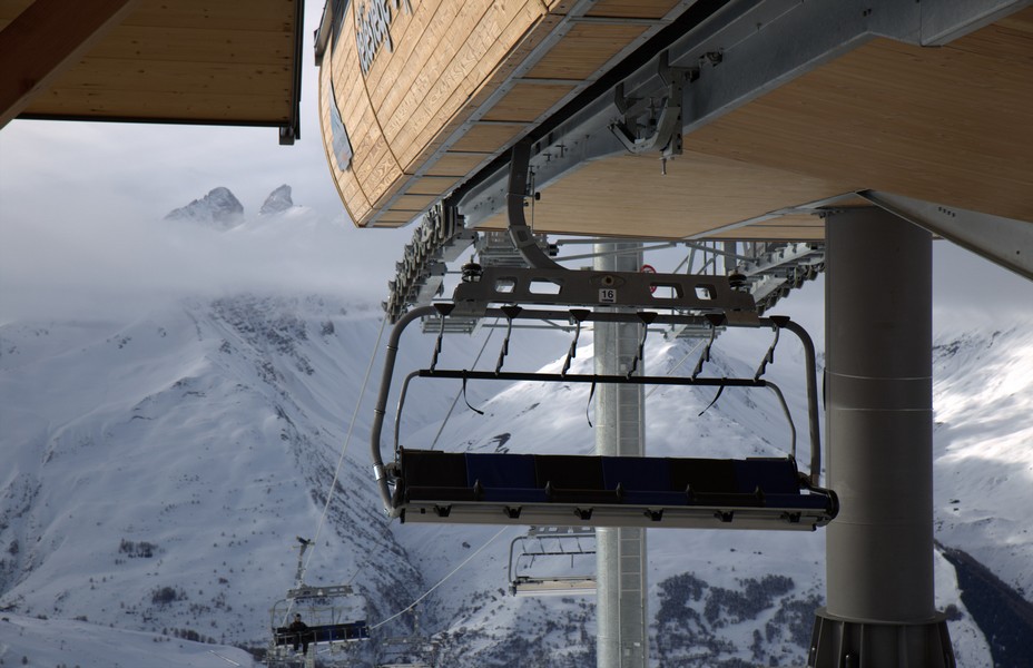 ​  Depuis début Janvier 2020, le tout nouveau télésiège de Montissot décuple les descentes  pour la joie des skieurs occasionnels ou des fidèles de Valloire. @ R.Bayon