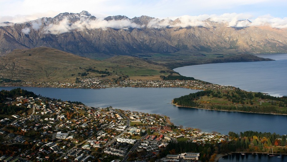 Queenstown au bord du lac Wakatipu (N.Z.)