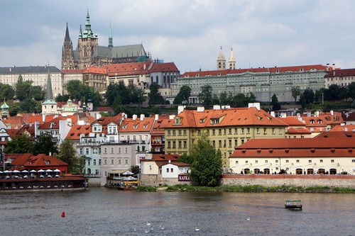 Vue sur Prague du château et du fleuve Vltava (Moldau) depuis le pont Saint Charles @ David Raynal Vue sur Prague du château et du fleuve Vltava (Moldau) depuis le pont Saint Charles @ David Raynal