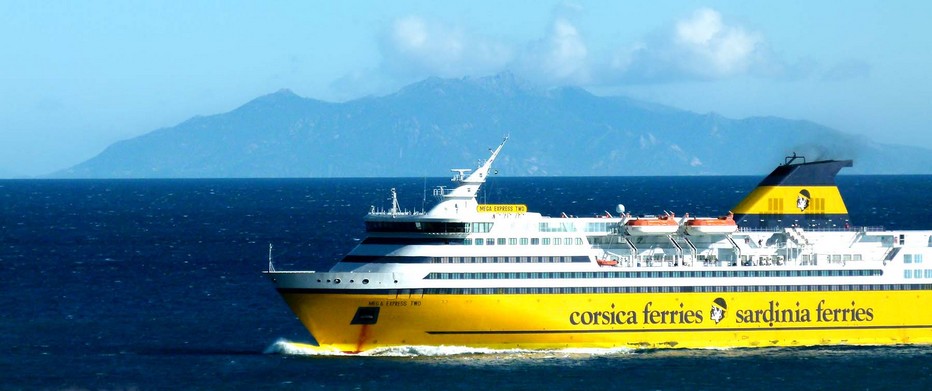 En cette période d’urgence sanitaire, la compagnie Corsica Ferries  a fait le choix de maintenir une activité minimale pour maintenir l’approvisionnement de l’île et rester au service de la sécurité intérieure et de la sécurité civile.  @ DR