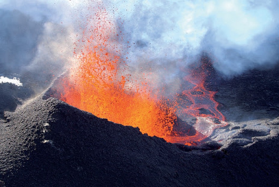 La Réunion - Deuxième éruption du Volcan de la Fournaise.