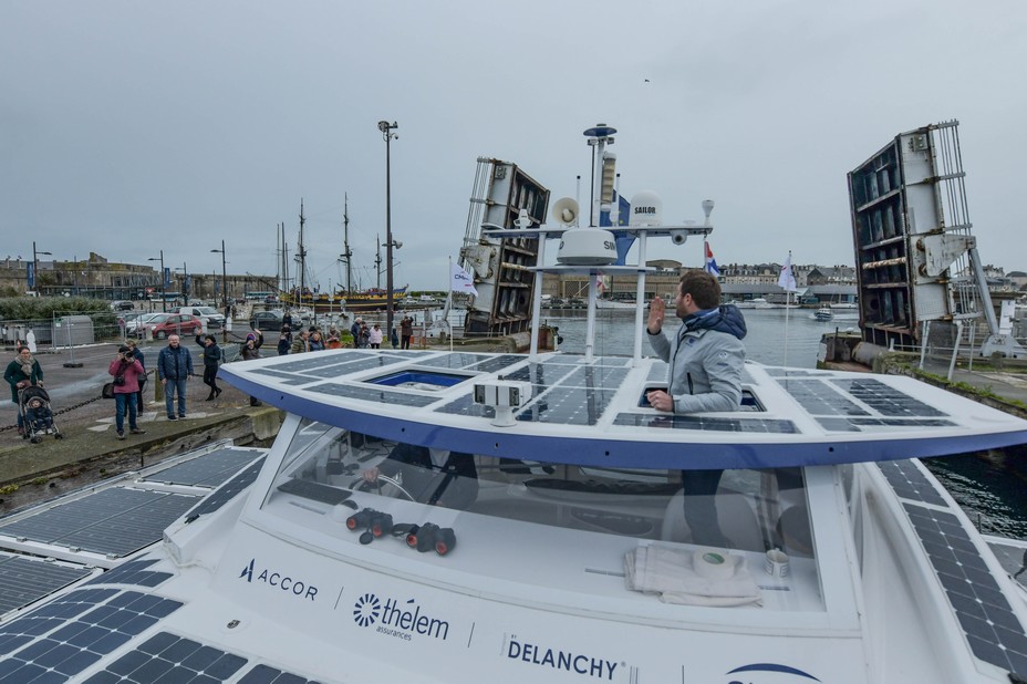 Energy Observer passe les écluses de Saint-Malo -© Energy Observer Productions Energy Observer passe les écluses de Saint-Malo -© Energy Observer Productions