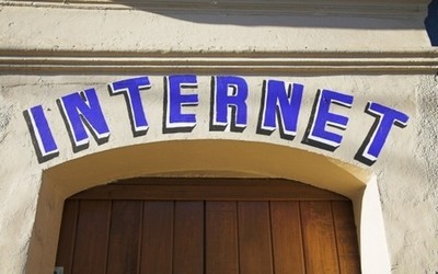 Vacances 2.0 : En France le marché du tourisme en ligne se porte bien. Vacances 2.0 : En France le marché du tourisme en ligne se porte bien.