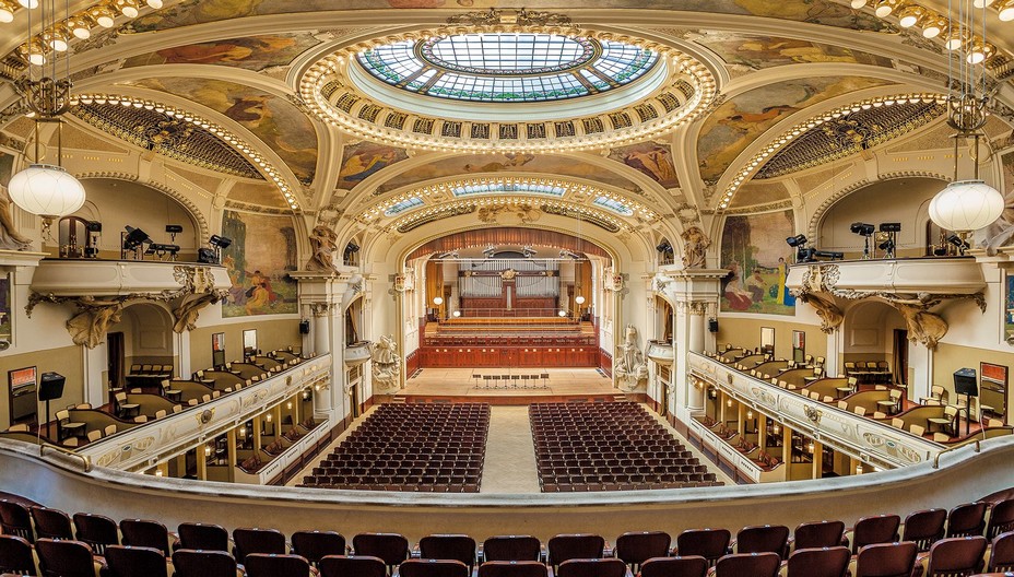 La salle l'orchestre symphonique de Prague se produira dans la salle Smetana de la Maison municipale sous la direction de Tomáš Brauner. ©Prague Spring International Music Festival La salle l'orchestre symphonique de Prague se produira dans la salle Smetana de la Maison municipale sous la direction de Tomáš Brauner. ©Prague Spring International Music Festival