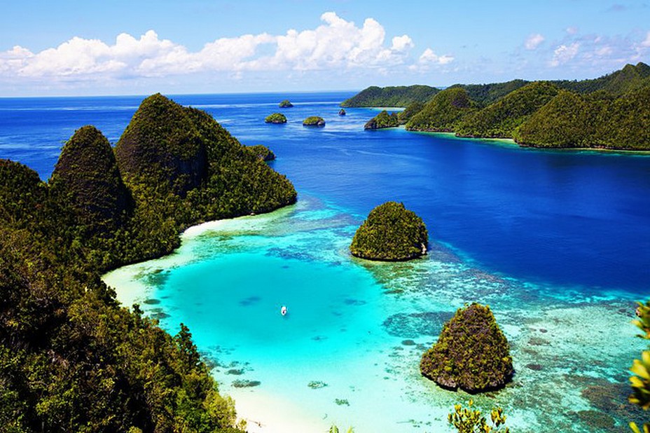 Plus de 17.000 îles se situent sur l'ensemble de l'Indonésie... @ OT Wonderfull-Indonesia Plus de 17.000 îles se situent sur l'ensemble de l'Indonésie... @ OT Wonderfull-Indonesia