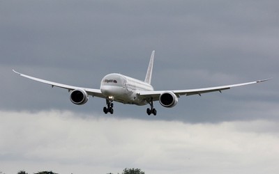 Plein ciel : Qatar Airways  au  Salon Aéronautique de Farnborough et découverte  du « Dreamliner » en vol.