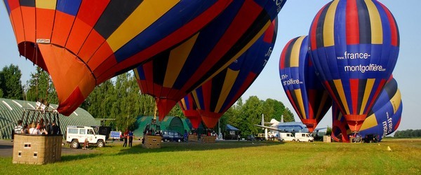 Préparation des vols  en Montgolfières (Copyright France Montgolfières)