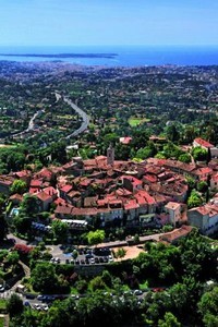 La vieille ville de Mougins (06) sur les hauteurs de Cannes (D.R.) La vieille ville de Mougins (06) sur les hauteurs de Cannes (D.R.)