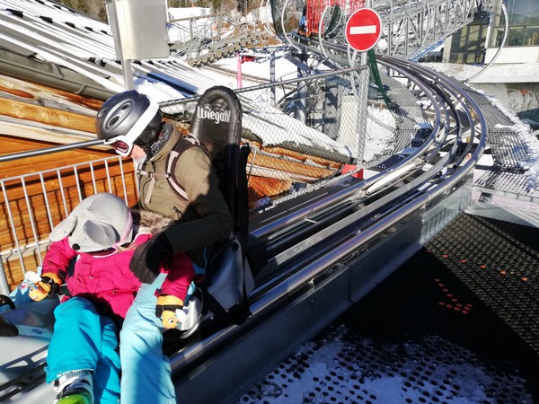 Aux Carroz, la luge sur rail est été comme hiver une aventure inoubliable pour les amateurs de sensations fortes @ David Raynal