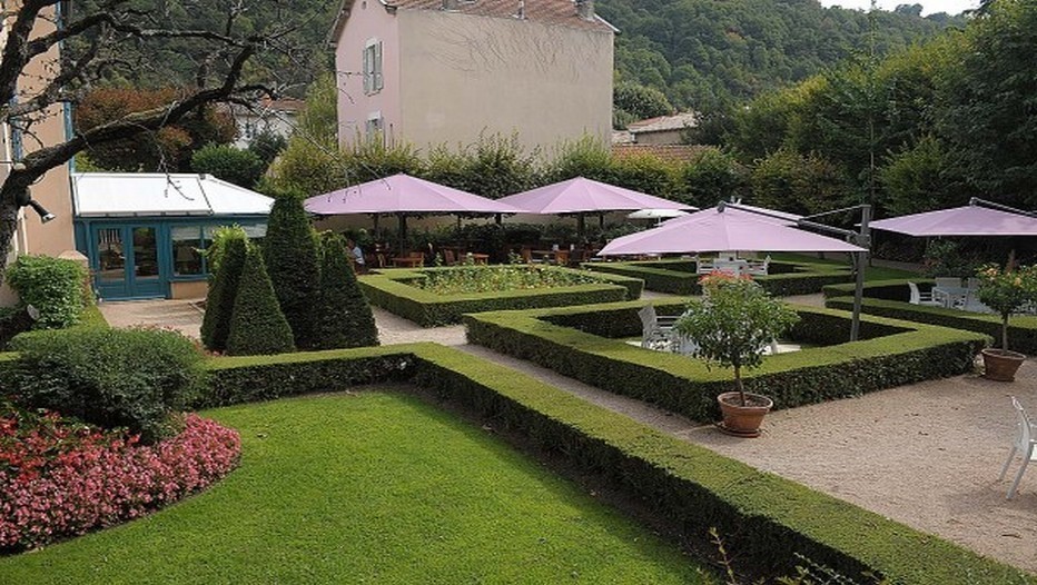 Les jardins de l'Hôtel-Restaurant La Pyramide à Vienne (Isère)