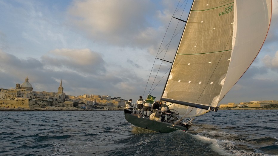 Départ de la Course dans le port de La Valette (Malte). Crédit photo : Rolex/Kurt Arrigo