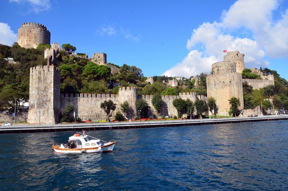 La forteresse ottomane de Rumeli Hisarı à Istanbul, conçue par Mehmet II en 1452 pour assiéger Constantinople à l'endroit le plus étroit du Bosphore. Crédit photo David Raynal.