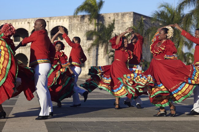 Danses traditionnelles dans le vieux centre historiqsue de Saint-Domingue. Crédit photo OT République Dominicaine. Danses traditionnelles dans le vieux centre historiqsue de Saint-Domingue. Crédit photo OT République Dominicaine.